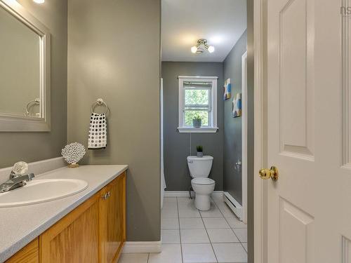 16 Quindora Crescent, Dartmouth, NS - Indoor Photo Showing Bathroom