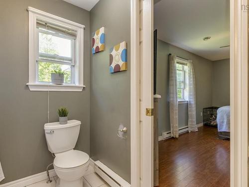 16 Quindora Crescent, Dartmouth, NS - Indoor Photo Showing Bathroom