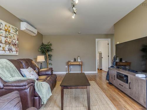 16 Quindora Crescent, Dartmouth, NS - Indoor Photo Showing Living Room