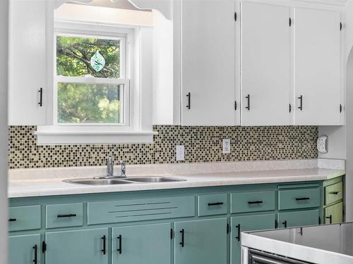 15085 Highway 1, Wilmot, NS - Indoor Photo Showing Kitchen With Double Sink