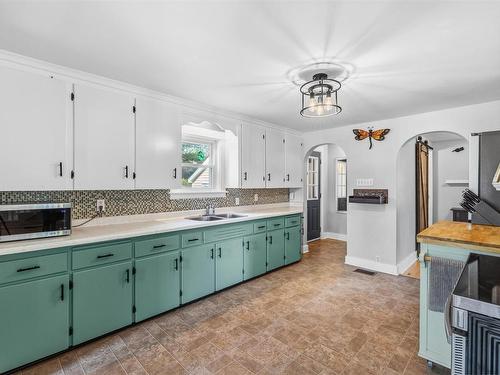 15085 Highway 1, Wilmot, NS - Indoor Photo Showing Kitchen With Double Sink