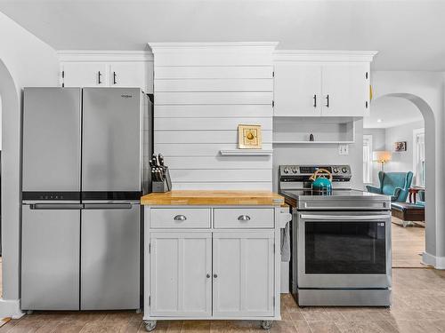 15085 Highway 1, Wilmot, NS - Indoor Photo Showing Kitchen