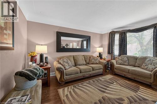 180 East 25Th Street, Hamilton, ON - Indoor Photo Showing Living Room