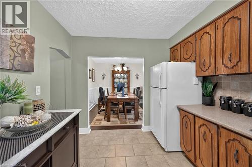 180 East 25Th Street, Hamilton, ON - Indoor Photo Showing Kitchen