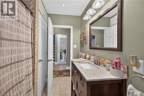180 East 25Th Street, Hamilton, ON - Indoor Photo Showing Bathroom