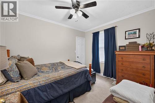 180 East 25Th Street, Hamilton, ON - Indoor Photo Showing Bedroom