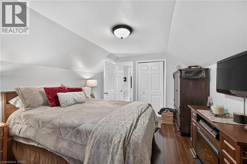 180 East 25Th Street, Hamilton, ON - Indoor Photo Showing Bedroom