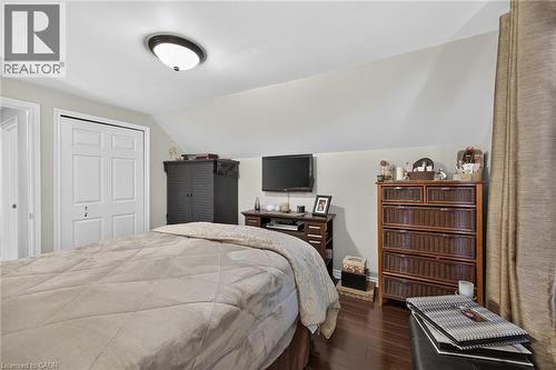 180 East 25Th Street, Hamilton, ON - Indoor Photo Showing Bedroom