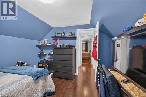 180 East 25Th Street, Hamilton, ON - Indoor Photo Showing Bedroom