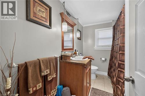 180 East 25Th Street, Hamilton, ON - Indoor Photo Showing Bathroom