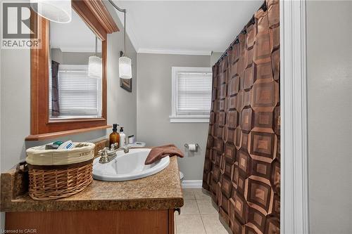 180 East 25Th Street, Hamilton, ON - Indoor Photo Showing Bathroom