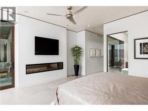 2463 Thacker Drive, West Kelowna, BC - Indoor Photo Showing Living Room With Fireplace