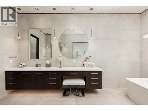 2463 Thacker Drive, West Kelowna, BC - Indoor Photo Showing Bathroom