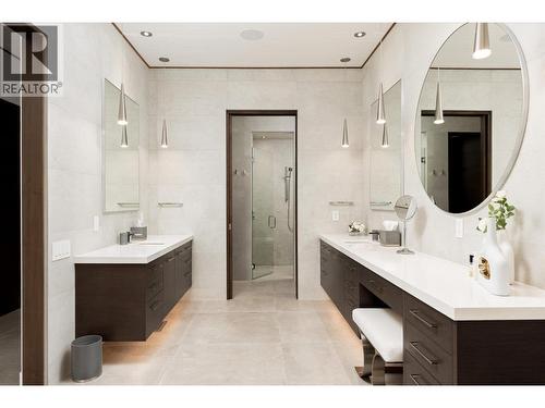 2463 Thacker Drive, West Kelowna, BC - Indoor Photo Showing Bathroom