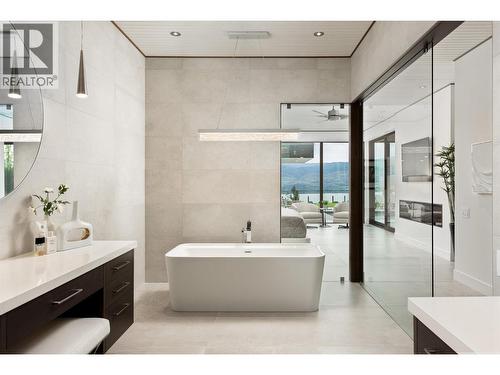 2463 Thacker Drive, West Kelowna, BC - Indoor Photo Showing Bathroom