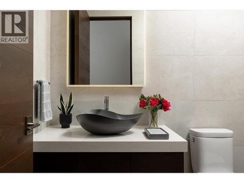 2463 Thacker Drive, West Kelowna, BC - Indoor Photo Showing Bathroom