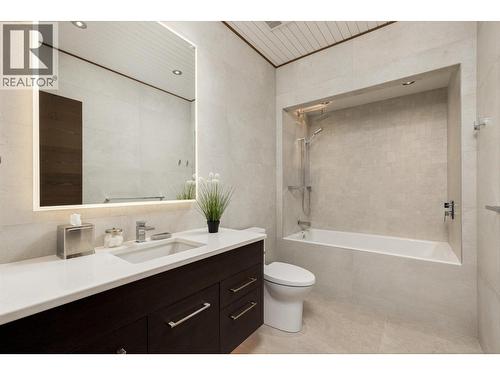 2463 Thacker Drive, West Kelowna, BC - Indoor Photo Showing Bathroom