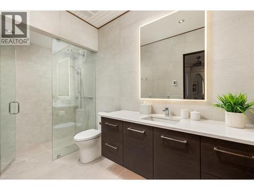 2463 Thacker Drive, West Kelowna, BC - Indoor Photo Showing Bathroom