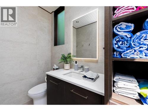 2463 Thacker Drive, West Kelowna, BC - Indoor Photo Showing Bathroom