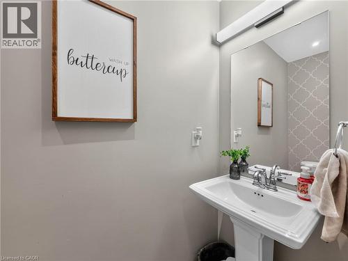 3 Hitching Post Ridge, Binbrook, ON - Indoor Photo Showing Bathroom