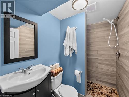 3 Hitching Post Ridge, Binbrook, ON - Indoor Photo Showing Bathroom