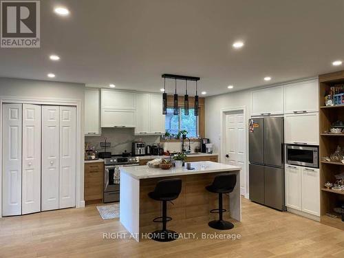 39 Devins Drive, Aurora, ON - Indoor Photo Showing Kitchen