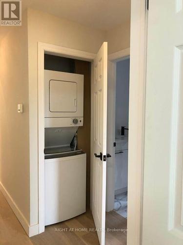 39 Devins Drive, Aurora, ON - Indoor Photo Showing Laundry Room
