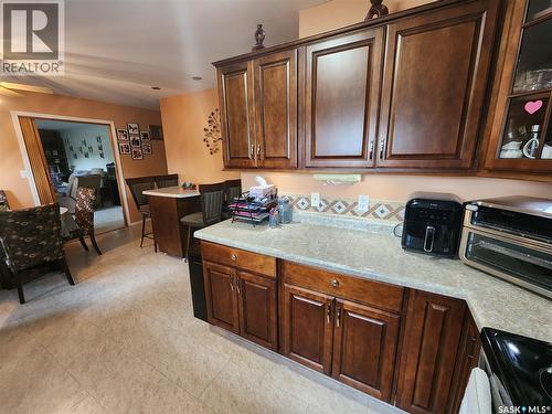 808 Assiniboia Avenue, Stoughton, SK - Indoor Photo Showing Kitchen