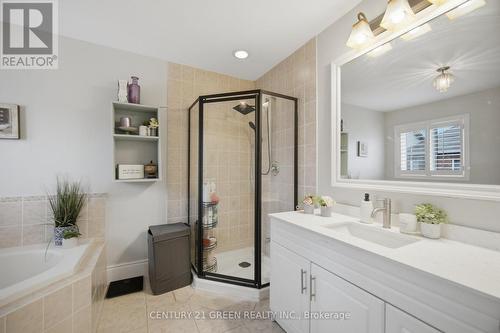 399 Savoline Boulevard, Milton, ON - Indoor Photo Showing Bathroom