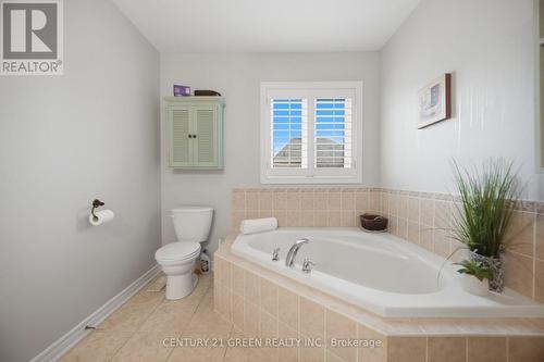399 Savoline Boulevard, Milton, ON - Indoor Photo Showing Bathroom
