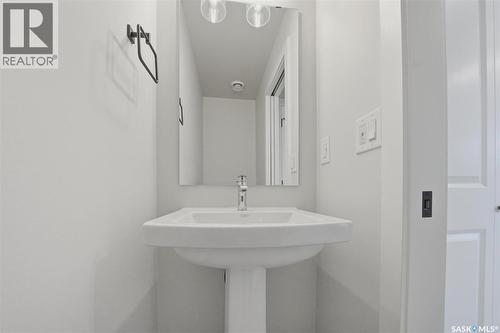 1118 9Th Street E, Saskatoon, SK - Indoor Photo Showing Bathroom