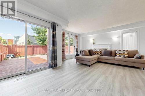 5588 Highbank Road, Mississauga, ON - Indoor Photo Showing Living Room