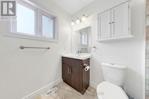 5588 Highbank Road, Mississauga, ON - Indoor Photo Showing Bathroom