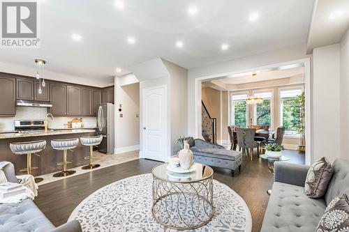 5550 Tenth Line W, Mississauga, ON - Indoor Photo Showing Living Room