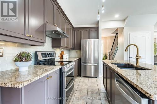 5550 Tenth Line W, Mississauga, ON - Indoor Photo Showing Kitchen With Double Sink With Upgraded Kitchen