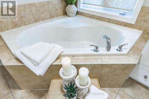 5550 Tenth Line W, Mississauga, ON - Indoor Photo Showing Bathroom
