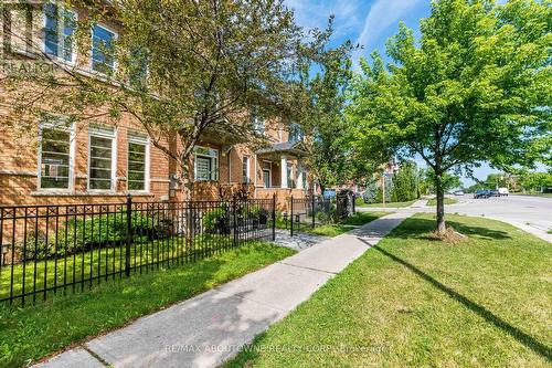 5550 Tenth Line W, Mississauga, ON - Outdoor