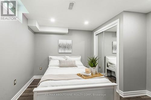 5550 Tenth Line W, Mississauga, ON - Indoor Photo Showing Bedroom