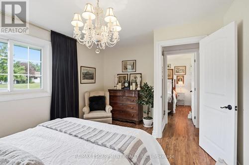 2 Jameson Drive, Hamilton, ON - Indoor Photo Showing Bedroom