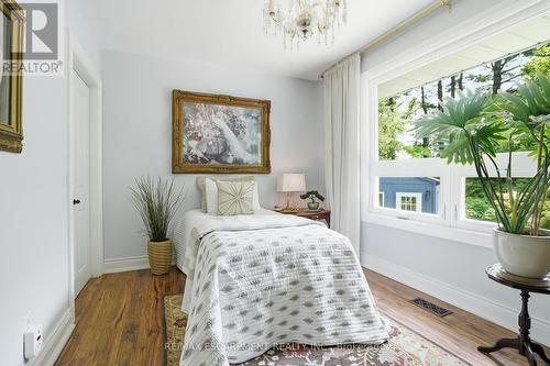 2 Jameson Drive, Hamilton, ON - Indoor Photo Showing Bedroom