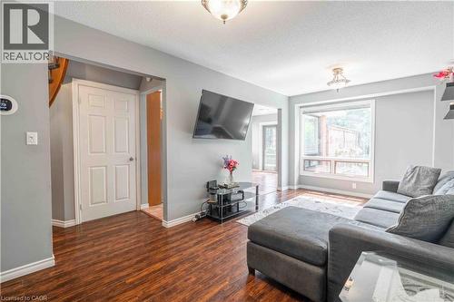 54 Selkirk Street, Caledonia, ON - Indoor Photo Showing Living Room