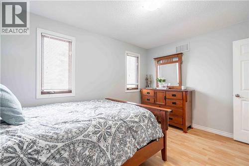 54 Selkirk Street, Caledonia, ON - Indoor Photo Showing Bedroom