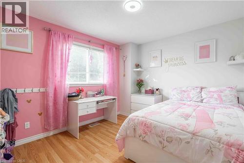 54 Selkirk Street, Caledonia, ON - Indoor Photo Showing Bedroom