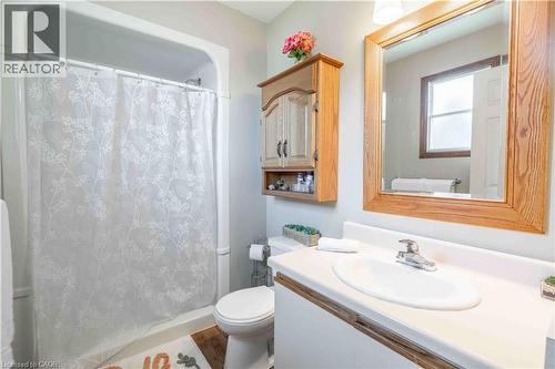54 Selkirk Street, Caledonia, ON - Indoor Photo Showing Bathroom