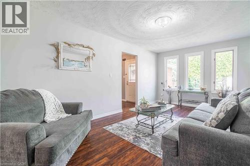 54 Selkirk Street, Caledonia, ON - Indoor Photo Showing Living Room