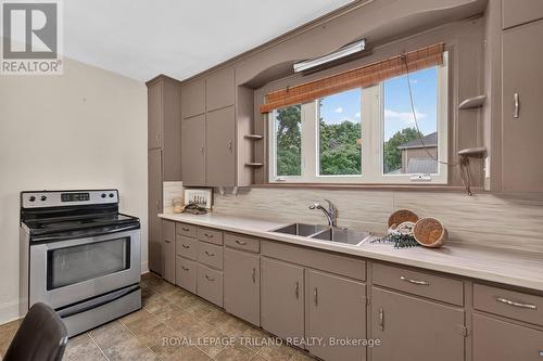 11 Maple Street E, Aylmer, ON - Indoor Photo Showing Kitchen With Double Sink