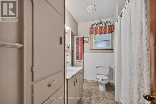 11 Maple Street E, Aylmer, ON - Indoor Photo Showing Bathroom