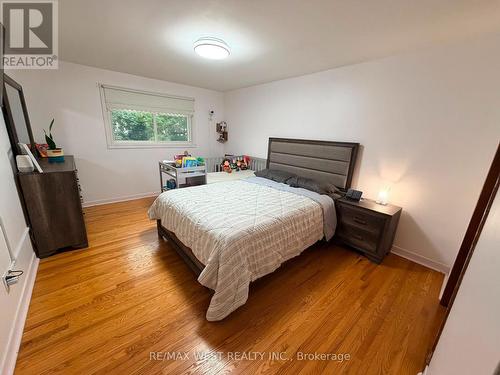 1254 Treeland Street, Burlington, ON - Indoor Photo Showing Bedroom