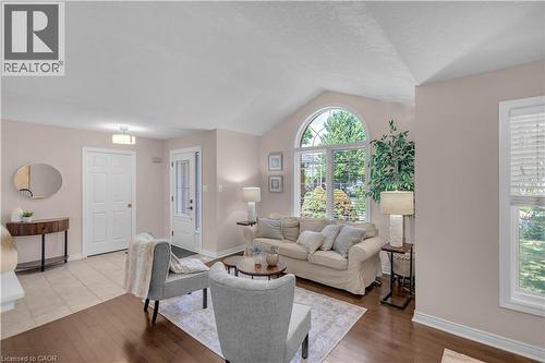 Vaulted ceiling living space with wood-finish flooring - 65 Thistlemoor Drive, Caledonia, ON - Indoor Photo Showing Living Room