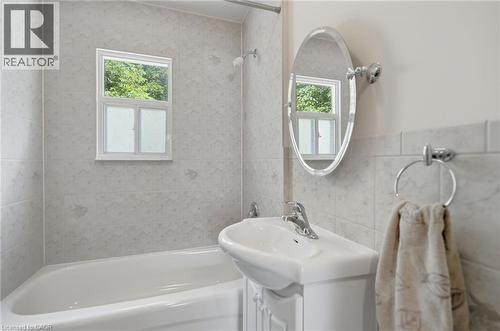 Main floor 4Pc Bathroom - 188 Troy Street, Mississauga, ON - Indoor Photo Showing Bathroom